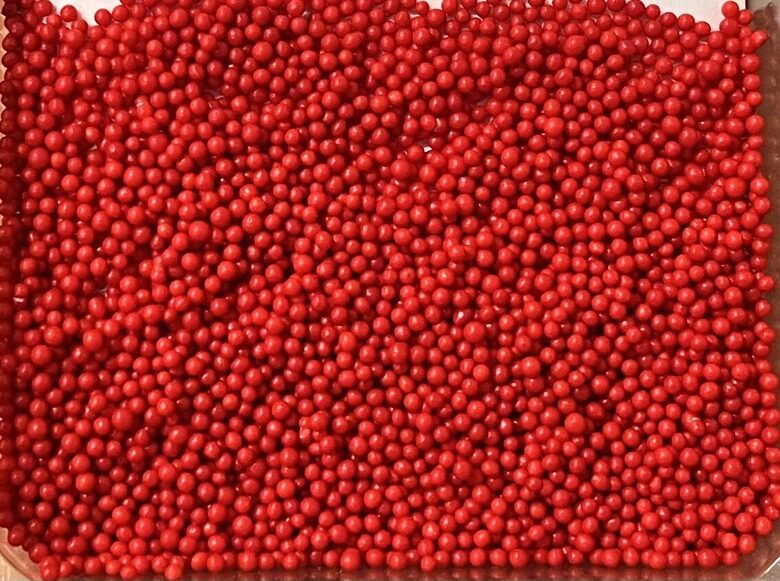 Cukriniai papuošimai - Red pearls  2mm,  30g.