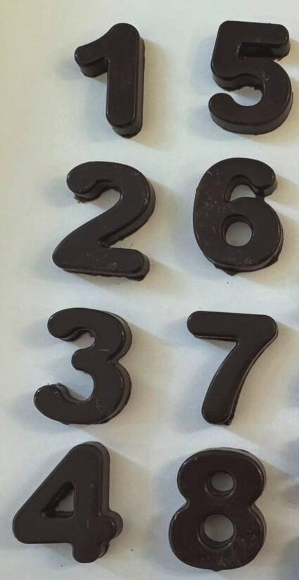 Šokoladinis papuošimas - Skaičius 3,5cm.