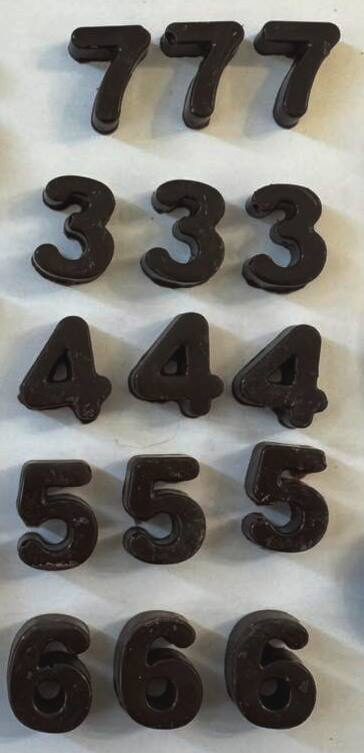 Šokoladinis papuošimas - Skaičius 2cm.